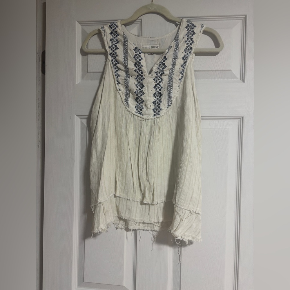 Knox Rose Sz Lg. Ivory Sleeveless Embroidered Yoke Tank